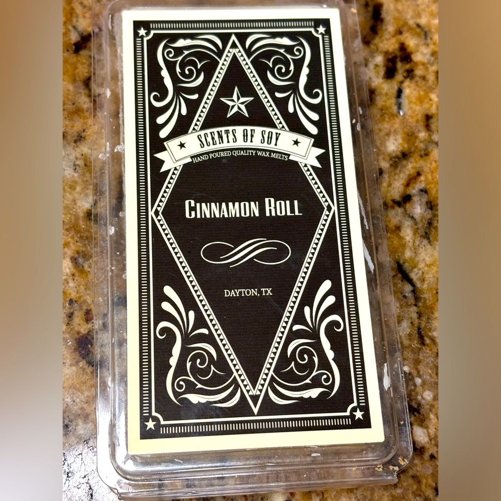 Scentsy of Soy Hand Poured Wax Melt - Cinnamon Roll